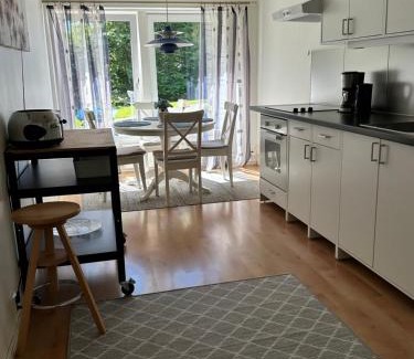 Stenungsund Apartment | Rymlig lägenhet i Stenungsund