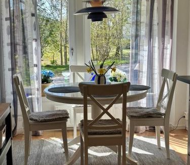 Stenungsund Apartment | Rymlig lägenhet i Stenungsund