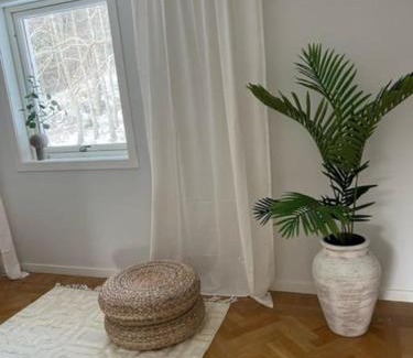 Ljungskile Villa | Rymliga Resteröd 241 Bohuslän, nära hav och skog.