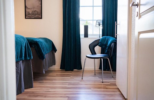 Skurup Apartment | Rymligt radhus med trädgård & parkering