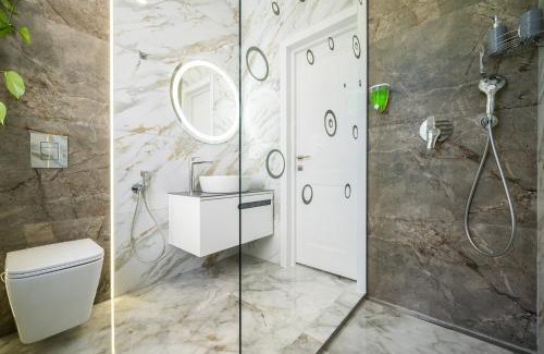 Lviv City Center Apartment | Rynok Square city center two bedroom apartment!