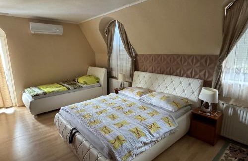 Vonyarcvashegy House | Sárga-Kék ház