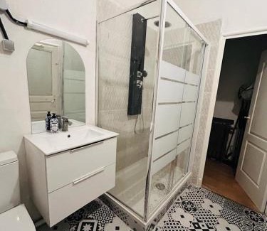 Notre-Dame du Mont Apartment | Séjour Confortable au Cœur de Cours Julien, Marseille
