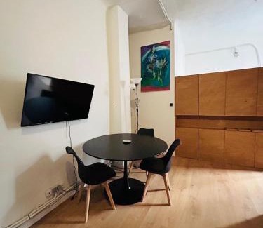 Notre-Dame du Mont Apartment | Séjour Confortable au Cœur de Cours Julien, Marseille
