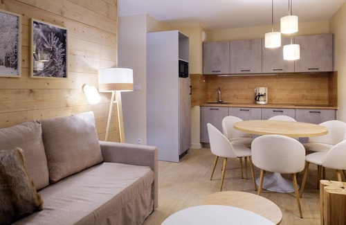 Eclose-Est Condo | Séjour de ski élégant et lumineux + wifi gratuit!