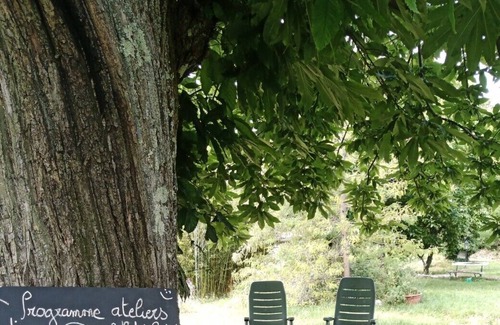 Saint-Andeol-de-Vals Bed & Breakfast | Séjour Insolite en Pleine Nature Dans un Séchoir à Plantes Aromatiques