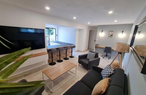 Aigues-Mortes Apartment | Séjournez à 3 min des remparts confort et accessibilité