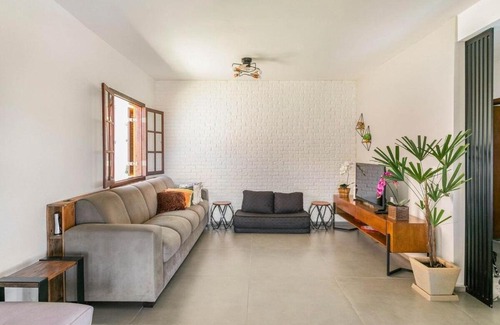 Ibiuna House | Sítio a 60KM de SP - 5 Quartos - Piscina Aquecida