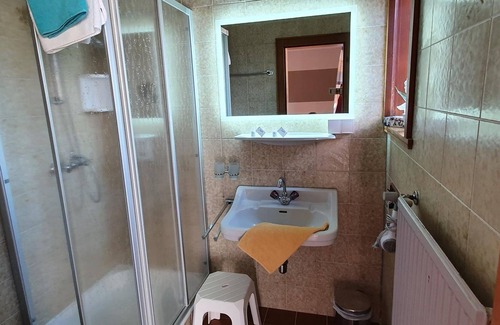 Seeboden Cottage | Süd - See Zimmer Zedernplatz mit Balkon - Gästehaus Bärwald