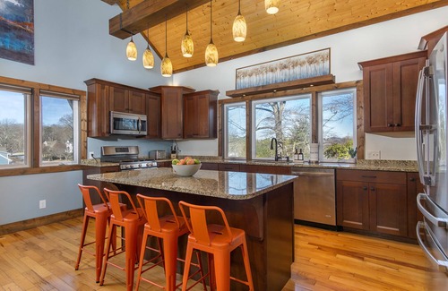 Fletcher House | S AVL, hot tub, 3x Kings, close to Biltmore