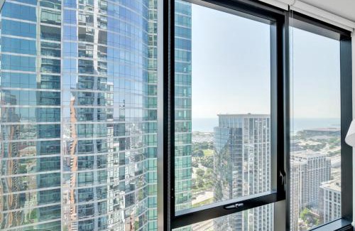 South Loop Apartment | S Loop Studio w Pool Gym Spa nr Grant Park CHI-739