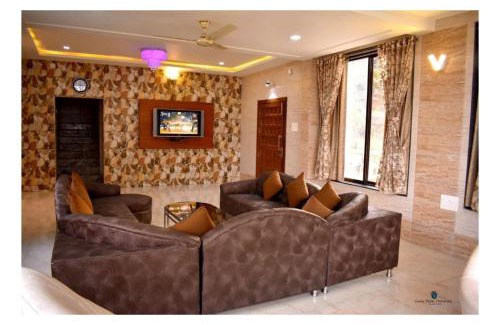 Gureghar Villa | S Pool VIlla near Mapro