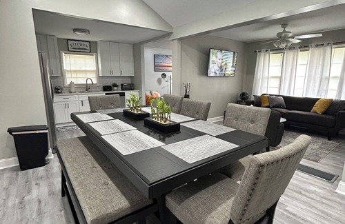 New Castle House | S.V. Hideaway on the Hill