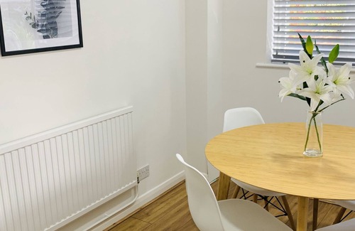 Farnham Apartment | SA Today Farnham with Fibre Wi-Fi & Netflix