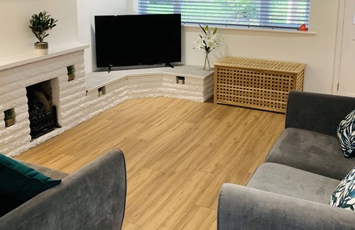 Farnham Apartment | SA Today Farnham with Fibre Wi-Fi & Netflix