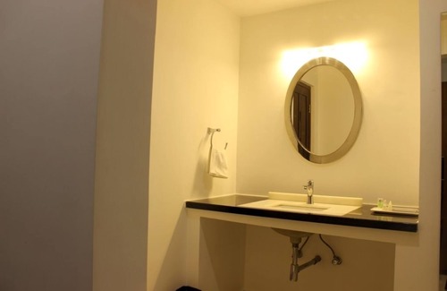 Courtallam Hotel | Saaral Resorts