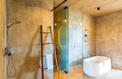 Head of The Bay Hotel | Saba Rock Resort