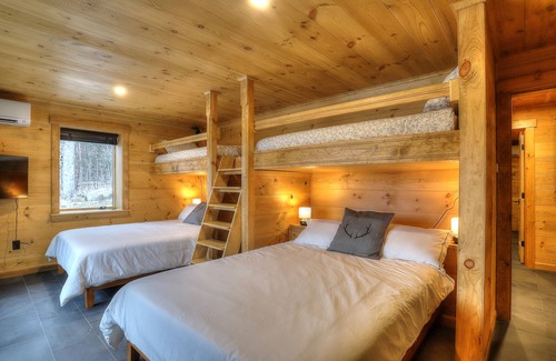 Rangeley House | Saddleback Chalet - Beautiful New Construction on Magalloway Loop