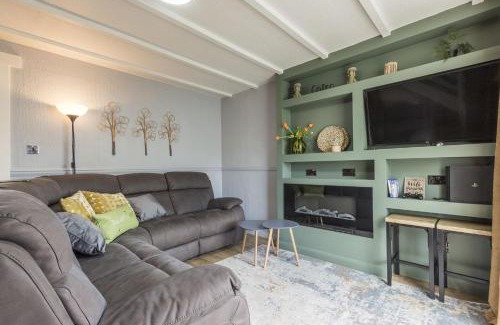 St. Florence House | Saddlers Cottage with indoor pool, tennis court and lots more Tenby area