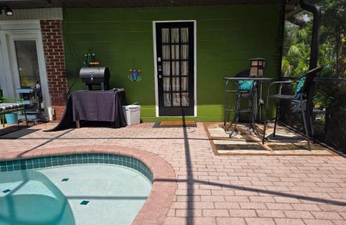 Temple Terrace House | Safari King Suite By Busch Gardens with Pool