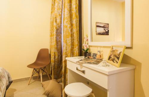 Kinosargous House | Safe, Central, Smart Double Rooms in apartment, next metro station walk to Acropolis