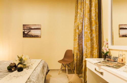 Kinosargous House | Safe, Central, Smart Double Rooms in apartment, next metro station walk to Acropolis