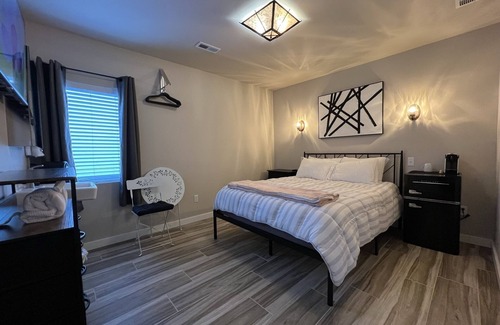 Mossyrock Hotel | Safe Clean Room w/AC + TV Wi-Fi Downtown by Lakes
