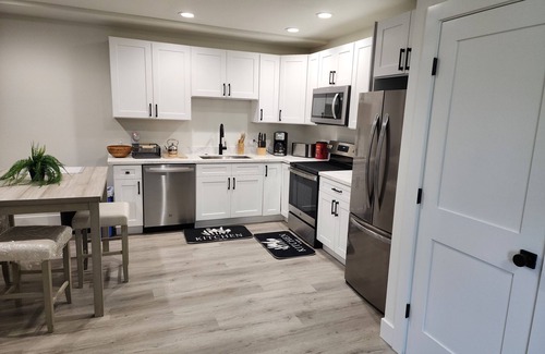 Highline House | Safe neighborhood. Minutes to freeways, Downtown, and Airport.