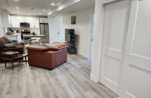 Highline House | Safe neighborhood. Minutes to freeways, Downtown, and Airport.