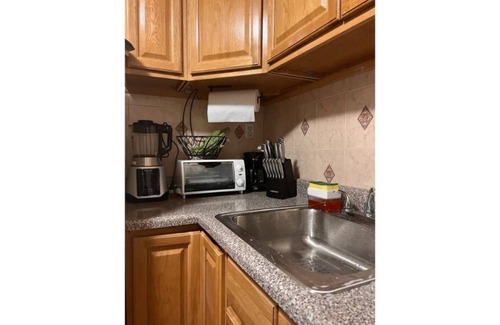 West Bronx Apartment | Safe, Quiet and Close to Subway!