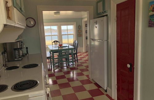 Twillingate House | Saffron House Summary