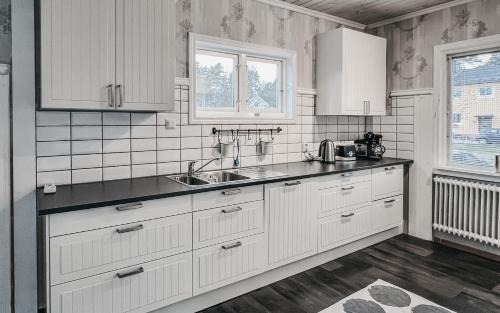Fredriksberg House | Säfsen House Spacious updated home Close to the slopes!