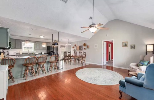 Bells House | Sage House in Bells 3 BR 2 BA
