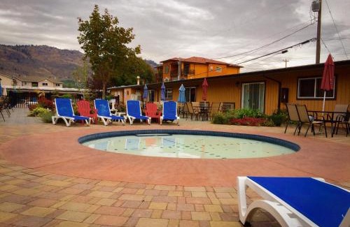 Okanagan-Similkameen Hotel | Sahara Suites
