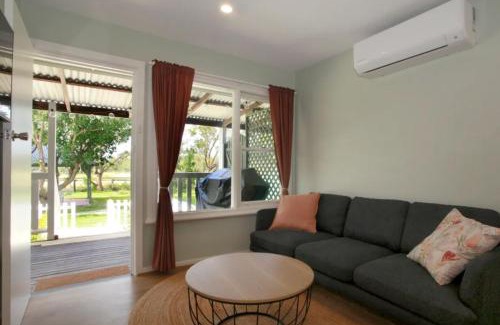 Anna Bay Villa | Sahara Trails Cabin 1 WiFi Air Conditioning Horse Riding and much more