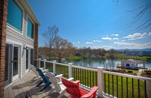 Huddleston House | Sail Away