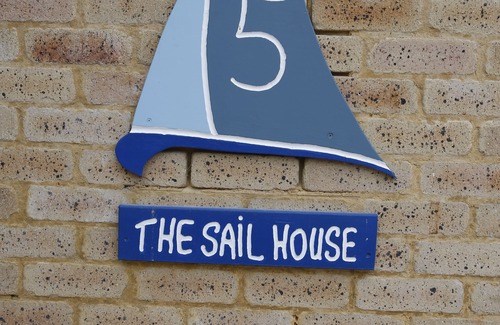 Lancelin House | Sail House - Overlooking lancelins main park.