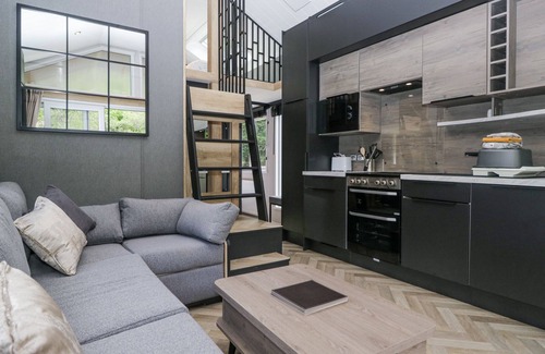 Keswick Cottage | SAIL LUXURY FAMILY POD, pet friendly, with a garden in Keswick