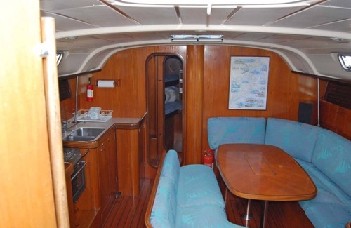 Malendure Boat Rental | SAILBOAT at quay or at anchor 3 double cabins and a berth