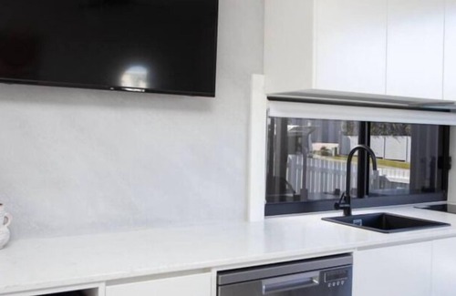 Kingscliff Apartment | Sailfish Studio – Private Access Granny