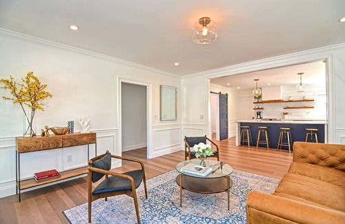 Mystic House | SailHouse Downtown Mystic Lux 2BR Family Getaway 3 Min Walk