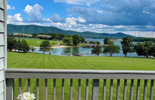 North Shore Condo | Sailors Landing~ Lake/Beach front condo with ample amenities!