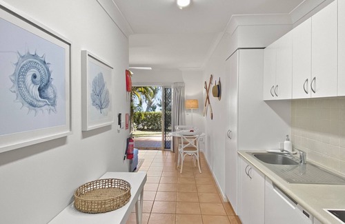 Horseshoe Bay Apartment | Sails on Horseshoe Apartment 5 - Beach Getaway For Couples