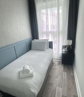 Phibsborough House | Saint Annes Guest House - 22 Berkeley