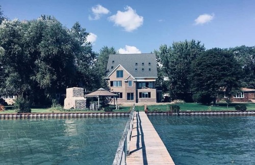 Pearl Beach Apartment | Saint Clair River Two Bedroom apt private entrance New Construction