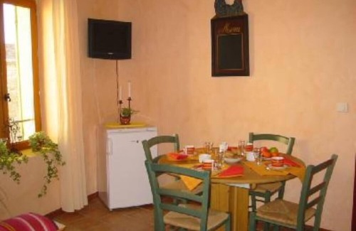 Montaren-et-Saint-Mediers Apartment | Saint Mediers: Apartment SUNFLOWER in farmhouse of the century of XVIIIème with private terrace, made safe heated swimming pool and Spa