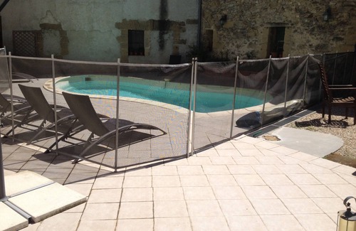 Montaren-et-Saint-Mediers Apartment | Saint Mediers: Apartment SUNFLOWER in farmhouse of the century of XVIIIème with private terrace, made safe heated swimming pool and Spa