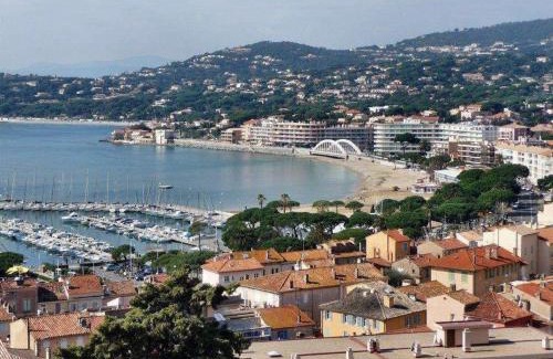 Sainte-Maxime Apartment | Sainte-Maxime : Studio cabine avec piscine, parking, climatisation et terrasse - FR-1-226-294