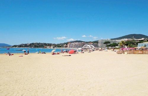 Sainte-Maxime Apartment | Sainte-Maxime : Studio cabine avec piscine, parking, climatisation et terrasse - FR-1-226-294