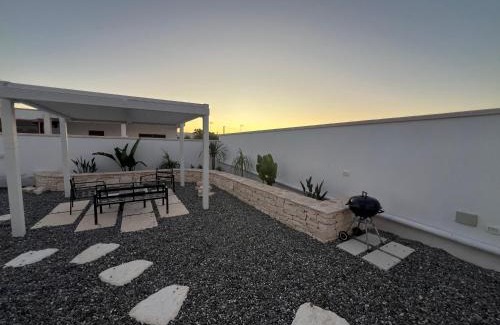Torre Ovo Villa | Salento Villa Cice, AC - WiFi - BBQ - parcheggio privato sorvegliato, due unità abitative indipendenti e giardino a due passi dal mare - Torre Ovo